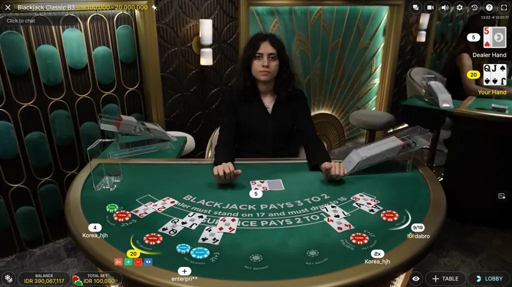 Imagem de uma mesa e mostrando como jogar Blackjack, mostrando as cartas do jogador e do dealer.